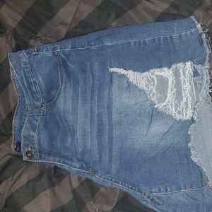 Distressed short